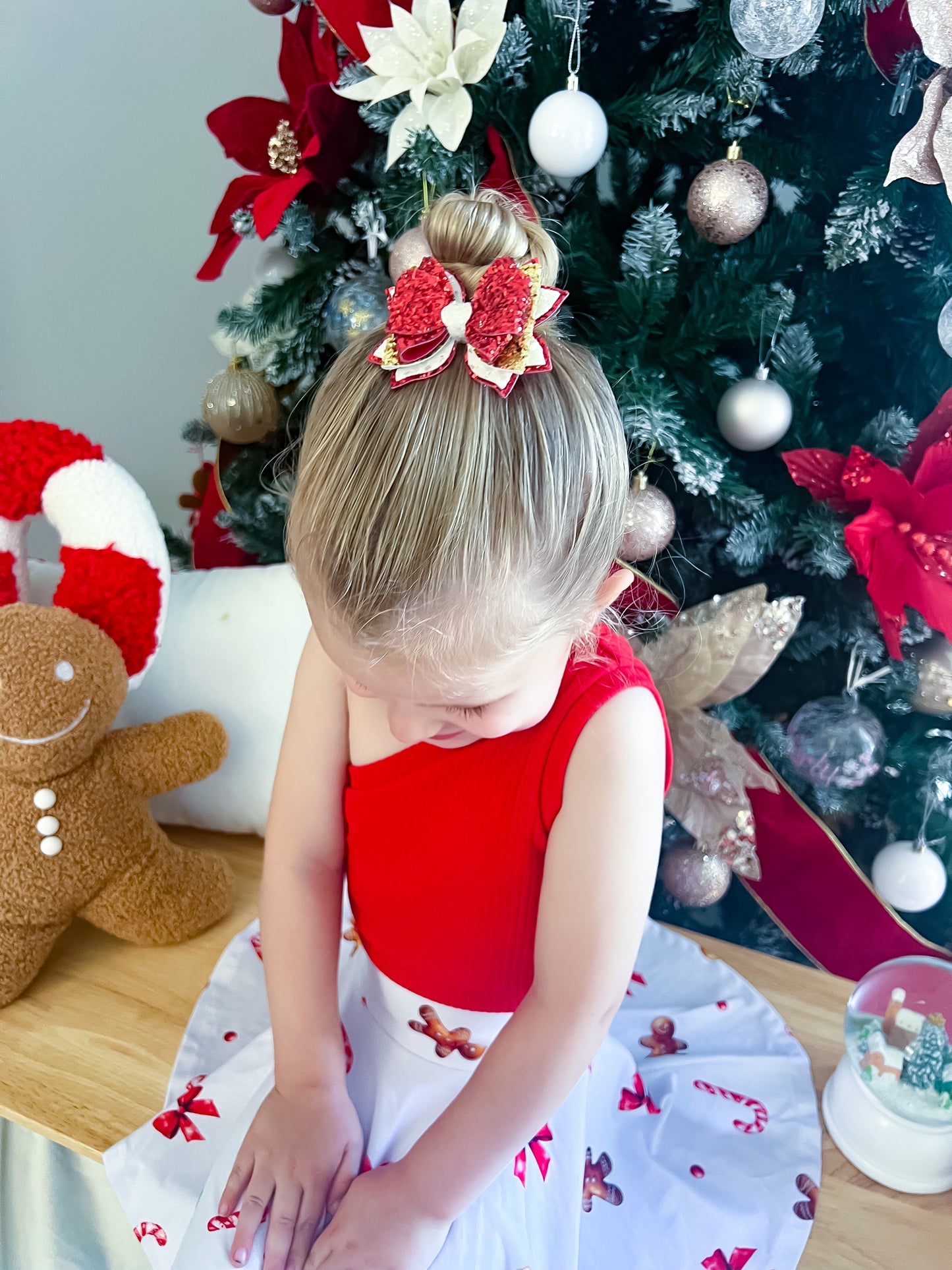 Gingerbread Kisses Glam Bow